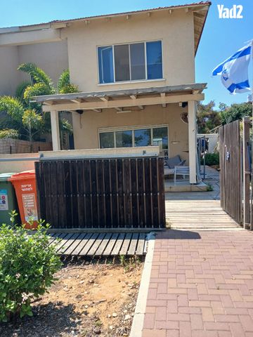 השיקמים 8
