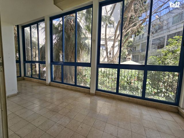 בצלאל 22