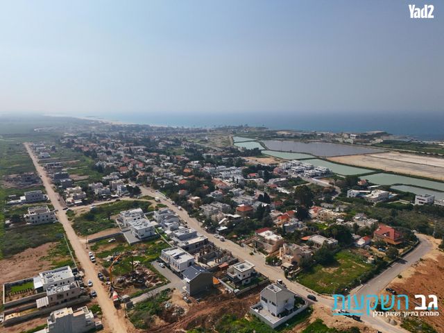 מגרשים