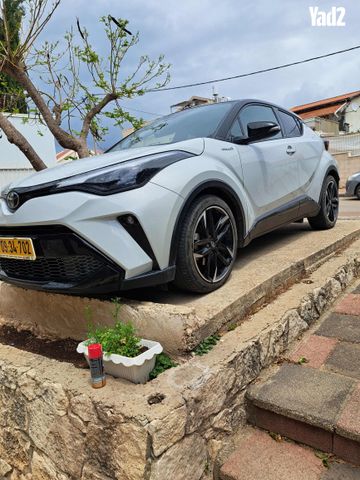 מודעת רכב טויוטה C-HR