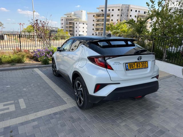מודעת רכב טויוטה C-HR