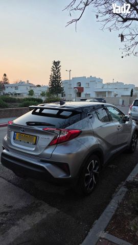 מודעת רכב טויוטה C-HR