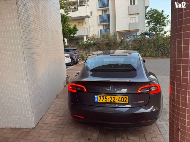 מודעת רכב טסלה מודל 3