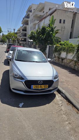מודעת רכב מאזדה 2