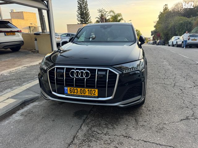 מודעת רכב אאודי Q7