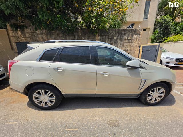 מודעת רכב קאדילק SRX