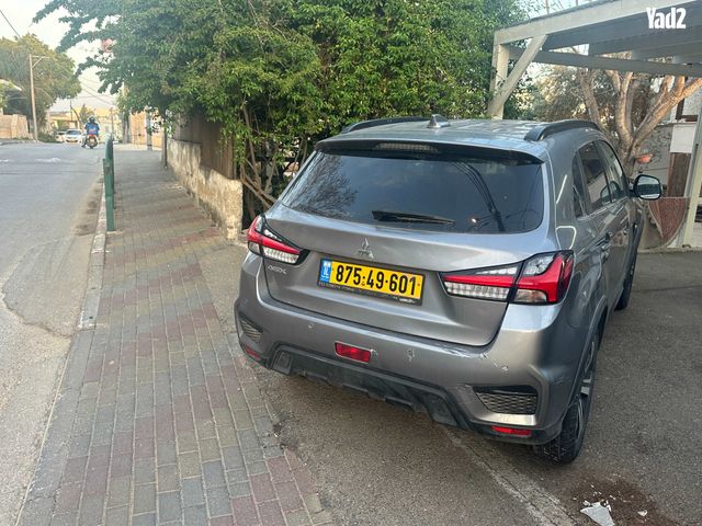 מודעת רכב מיצובישי ASX
