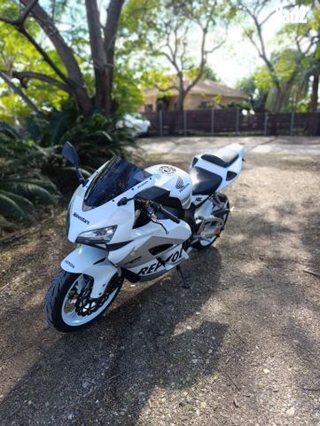 מודעת רכב הונדה CBR1000RR