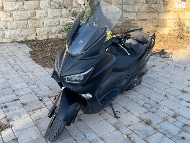 מודעת רכב סאן יאנג ג'וי-מקס Z-300