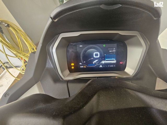 מודעת רכב פיאג'ו MP3 500