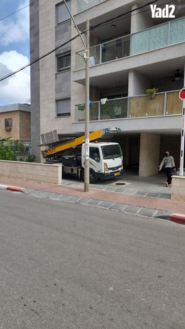 מודעת רכב מנוף