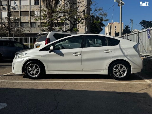 מודעת רכב טויוטה פריוס