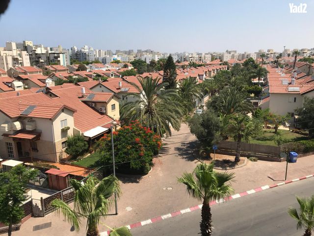 אריה 12