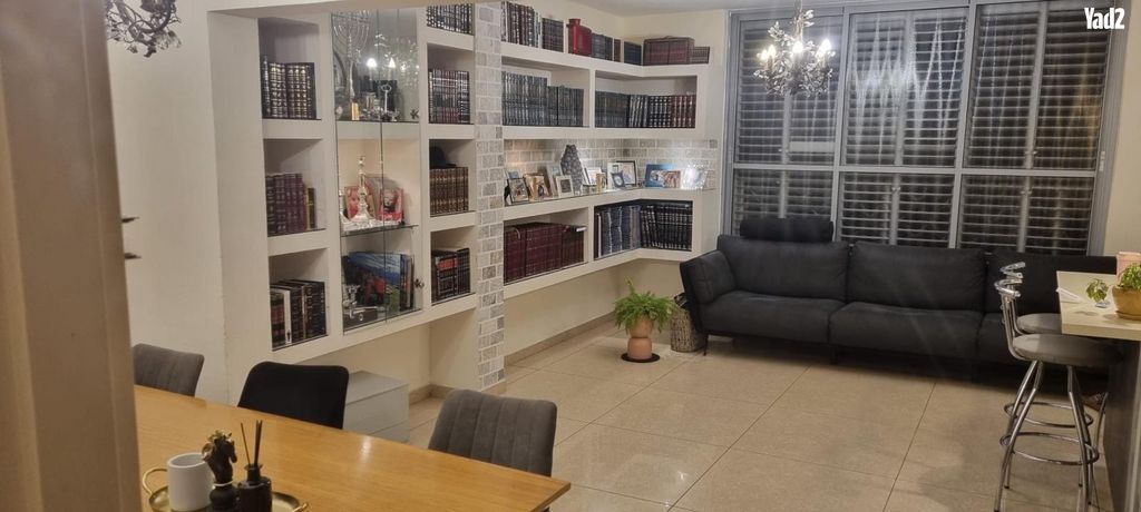 המכבים 83