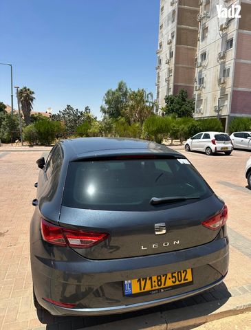 מודעת רכב סיאט לאון