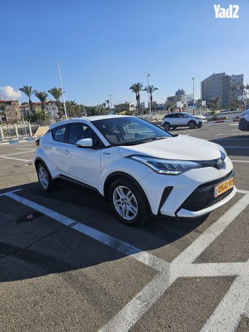 מודעת רכב טויוטה C-HR