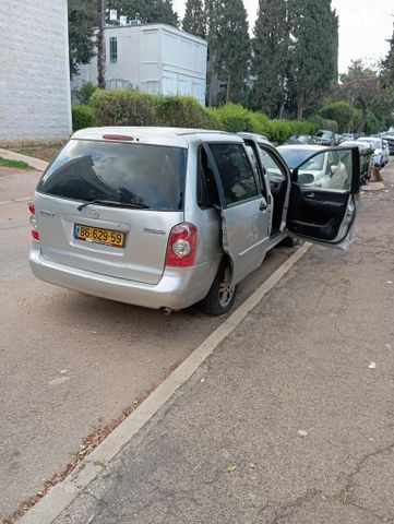 מודעת רכב מאזדה MPV