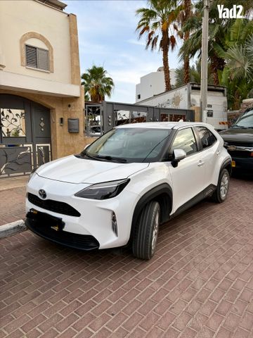 מודעת רכב טויוטה יאריס קרוס