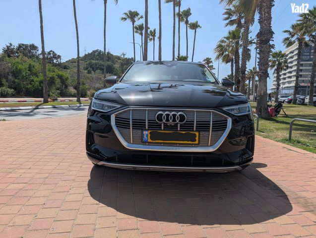 מודעת רכב אאודי E-tron