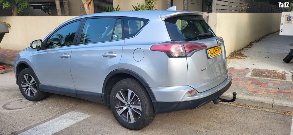 מודעת רכב טויוטה RAV4