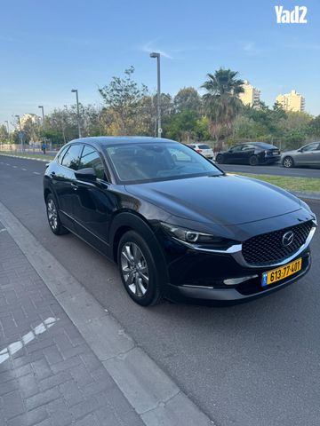 מודעת רכב מאזדה CX-30