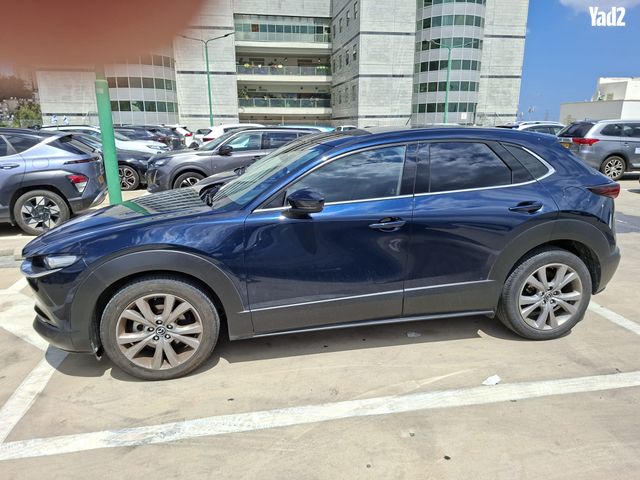 מודעת רכב מאזדה CX-30
