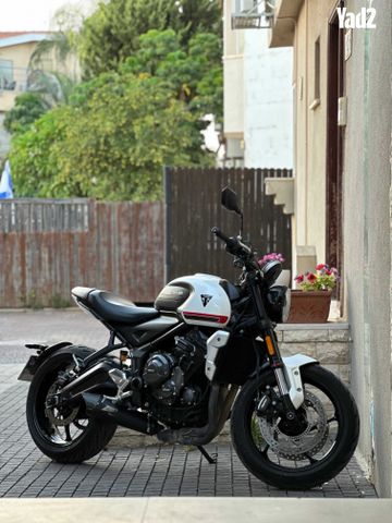 מודעת רכב טריומף Trident 660