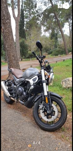 מודעת רכב Voge 500AC