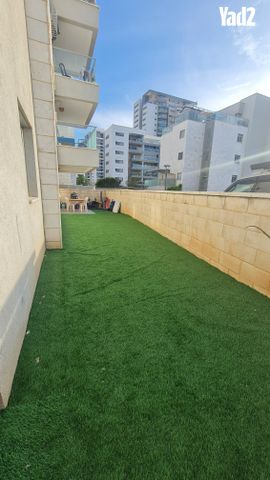 שדרות מנחם בגין 10