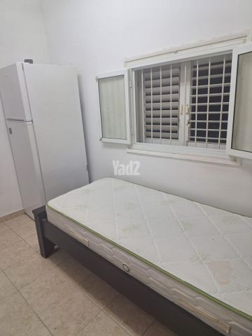 יעקב מדהלה 16