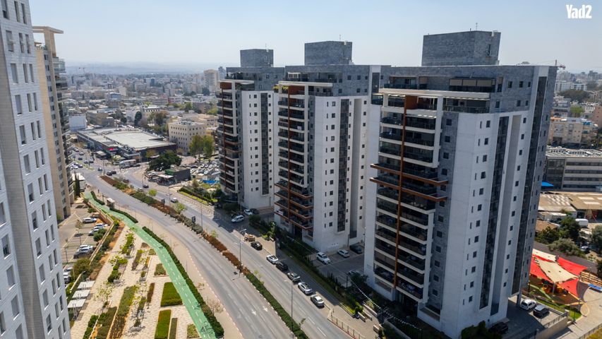 אבשלום גיסין 25