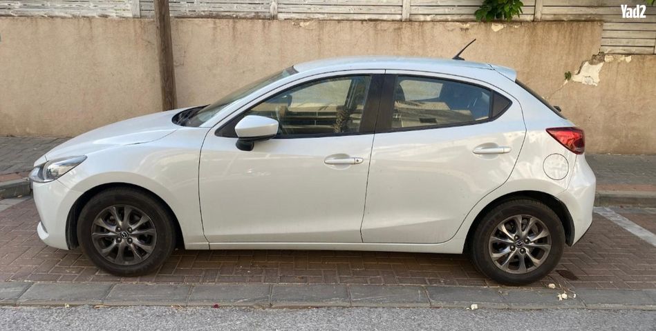 מודעת רכב מאזדה 2
