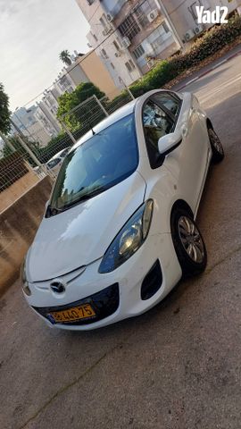 מודעת רכב מאזדה 2