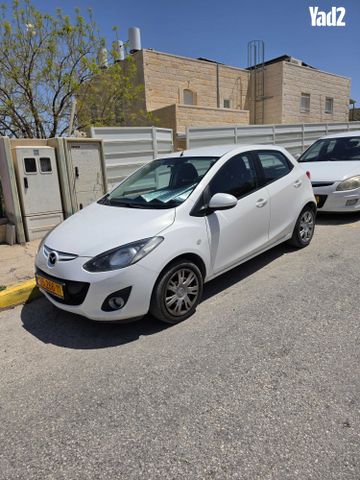 מודעת רכב מאזדה 2