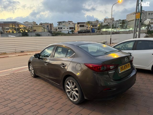 מודעת רכב מאזדה 3