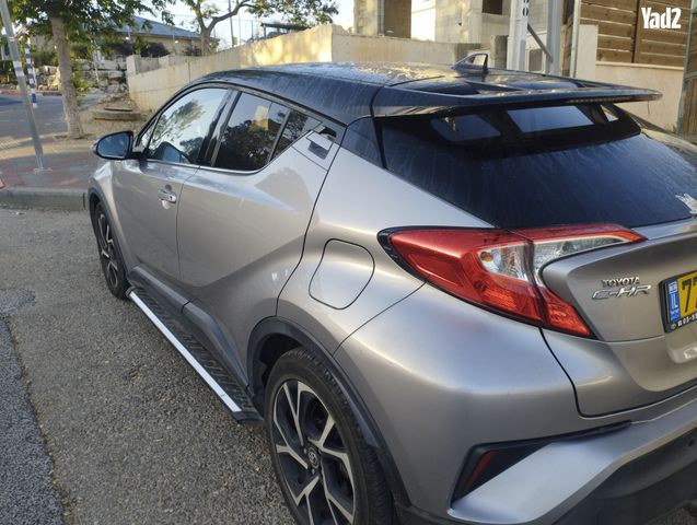 מודעת רכב טויוטה C-HR