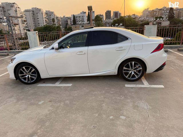 מודעת רכב לקסוס IS