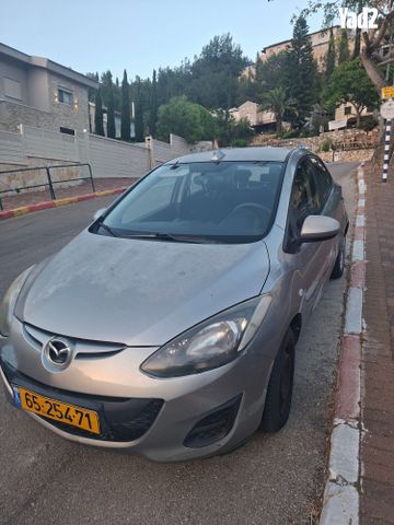 מודעת רכב מאזדה 2