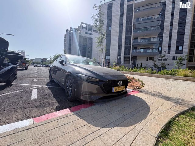 מודעת רכב מאזדה 3