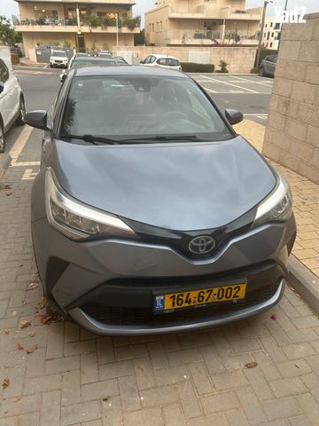 מודעת רכב טויוטה C-HR
