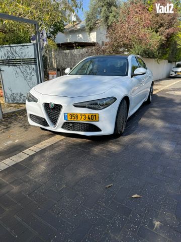 מודעת רכב אלפא רומיאו ג'וליה