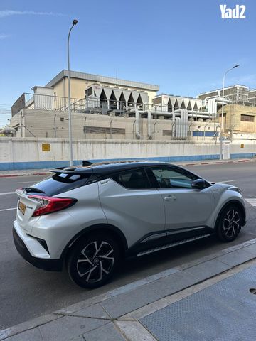 מודעת רכב טויוטה C-HR