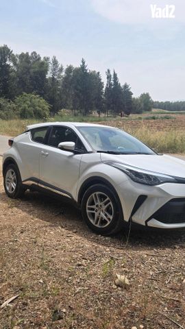 מודעת רכב טויוטה C-HR