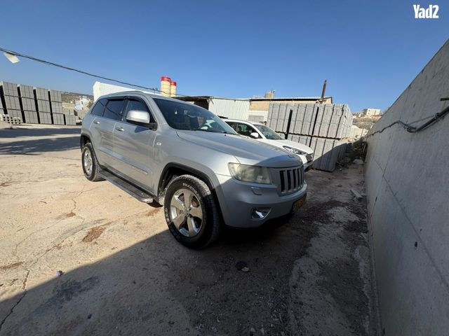 מודעת רכב ג'יפ גרנד צ'ירוקי