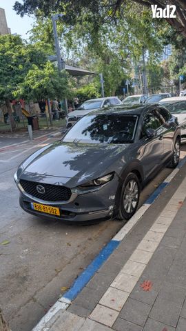 מודעת רכב מאזדה CX-30