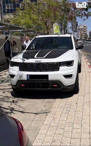מודעת רכב ג'יפ גרנד צ'ירוקי