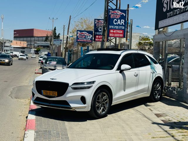 מודעת רכב ג'נסיס GV70 2