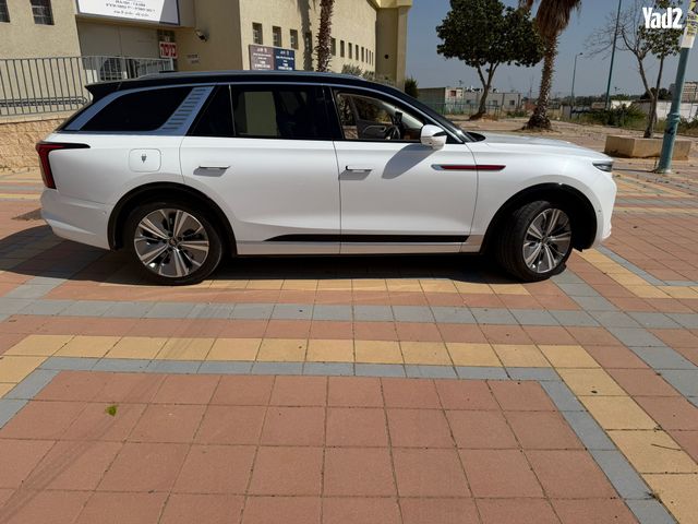 מודעת רכב הונגצ'י E-HS9