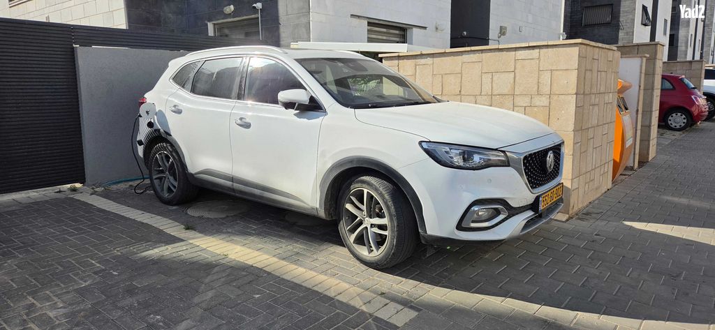 מודעת רכב אם ג'י EHS PHEV