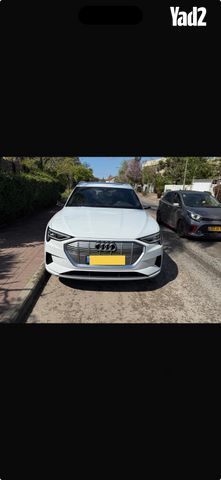 מודעת רכב אאודי E-tron
